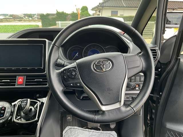 VOXY HYBRID