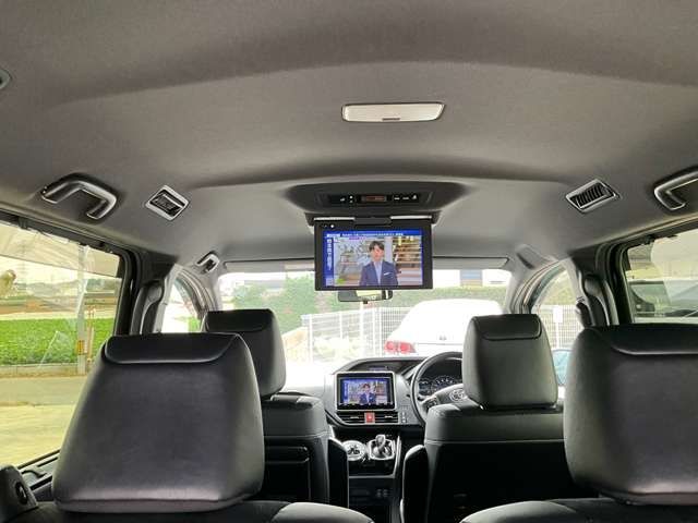 VOXY HYBRID