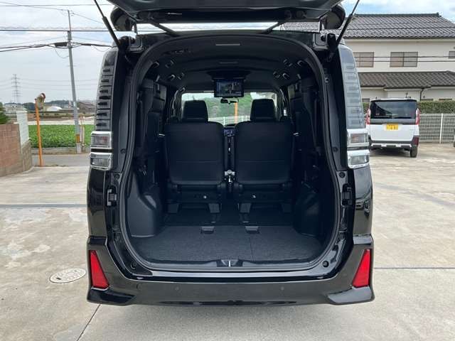 VOXY HYBRID