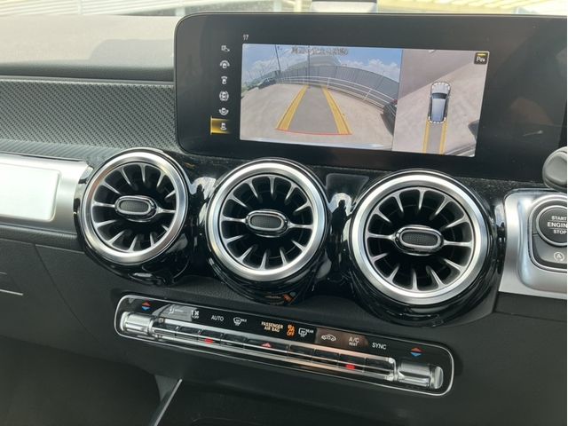 MERCEDES BENZ GLB