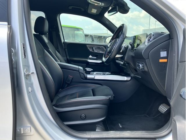 MERCEDES BENZ GLB