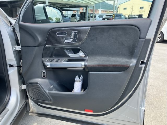 MERCEDES BENZ GLB