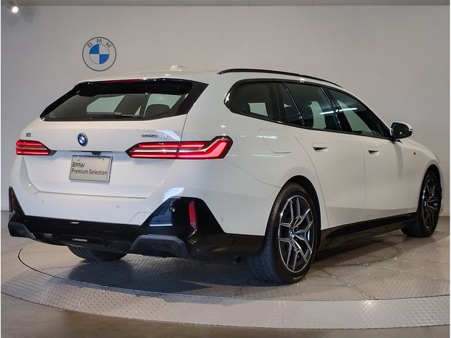 BMW i5 touring