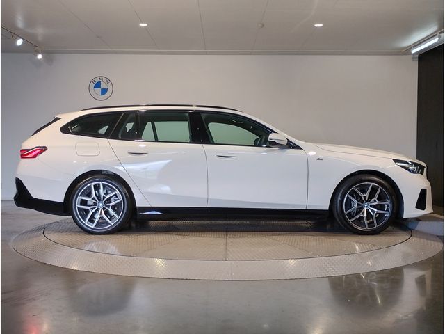 BMW i5 touring