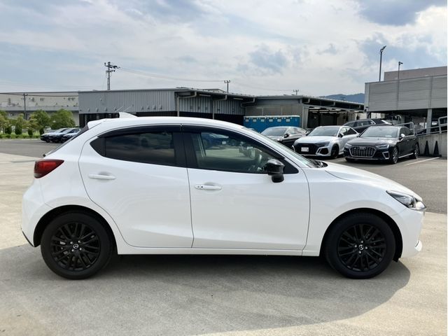 MAZDA2