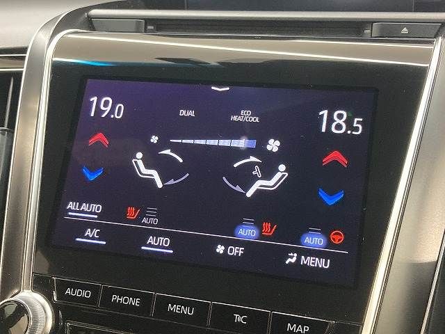 CROWN sedan hybrid