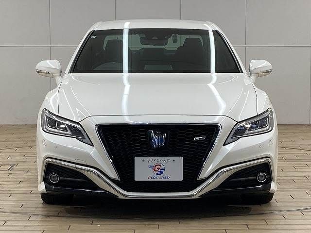 CROWN sedan hybrid