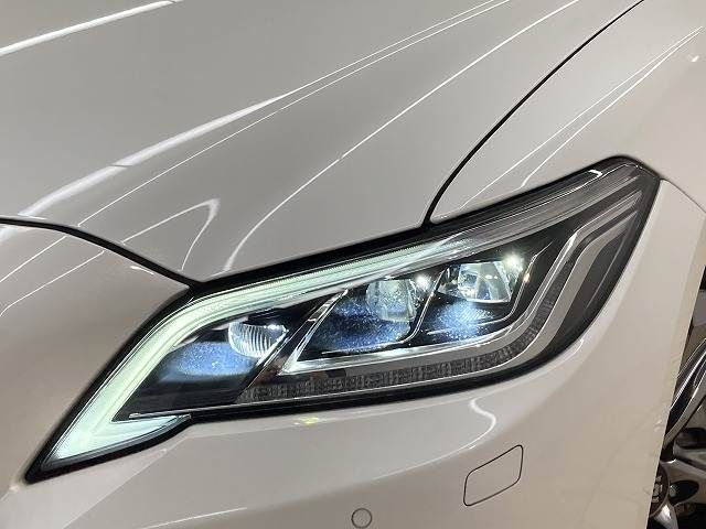 CROWN sedan hybrid