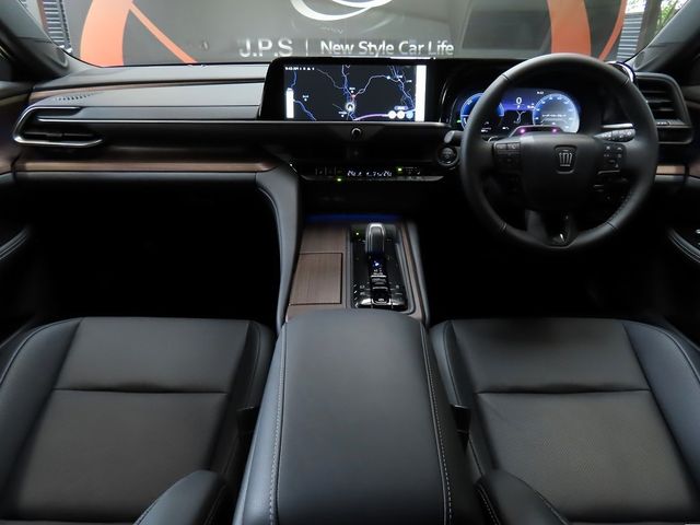 CROWN sedan hybrid