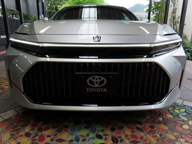 CROWN sedan hybrid