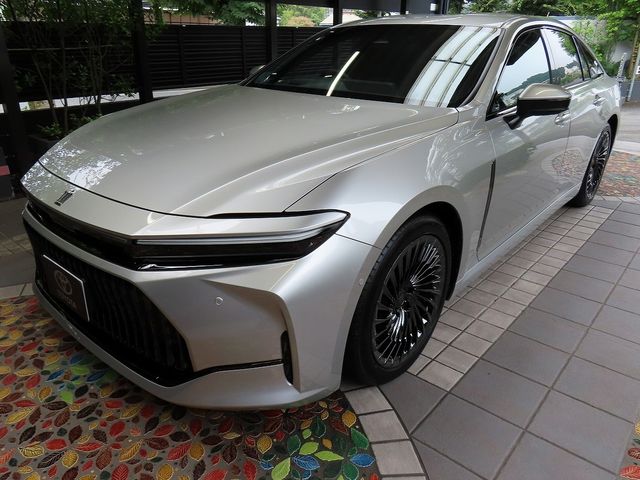 CROWN sedan hybrid
