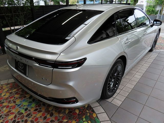 CROWN sedan hybrid