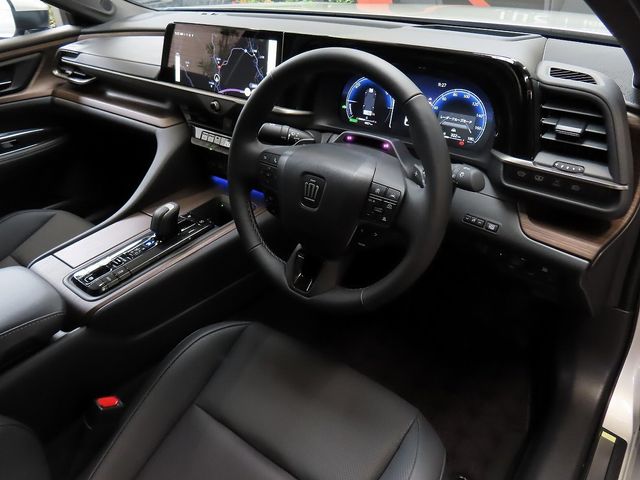 CROWN sedan hybrid
