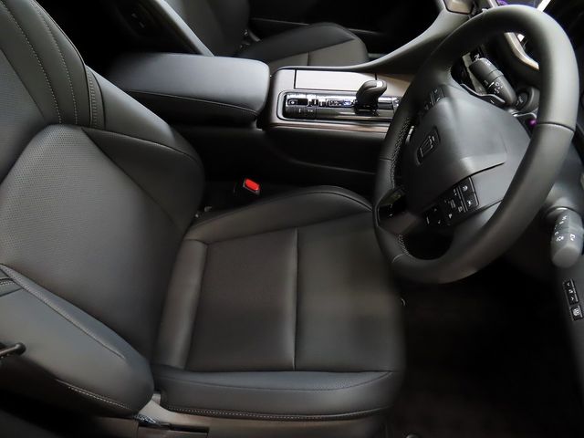 CROWN sedan hybrid