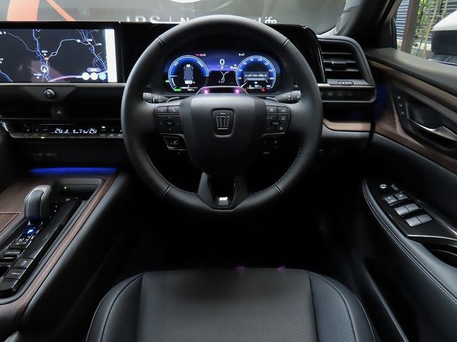 CROWN sedan hybrid