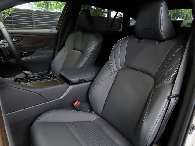 CROWN sedan hybrid