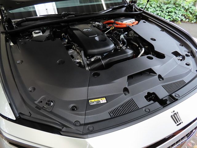 CROWN sedan hybrid