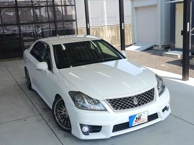 CROWN sedan
