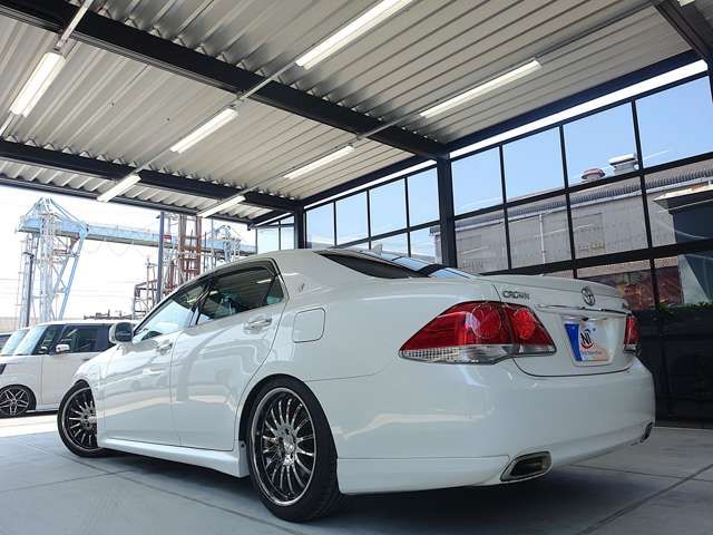 CROWN sedan