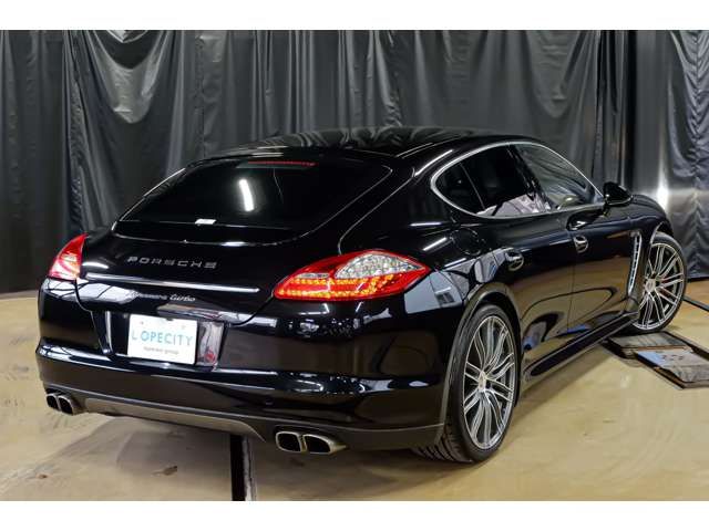 PORSCHE PANAMERA