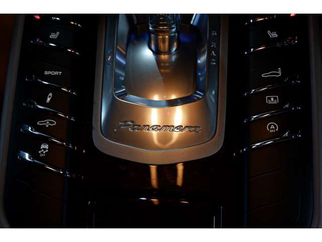PORSCHE PANAMERA