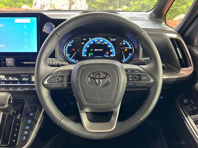 VOXY HYBRID