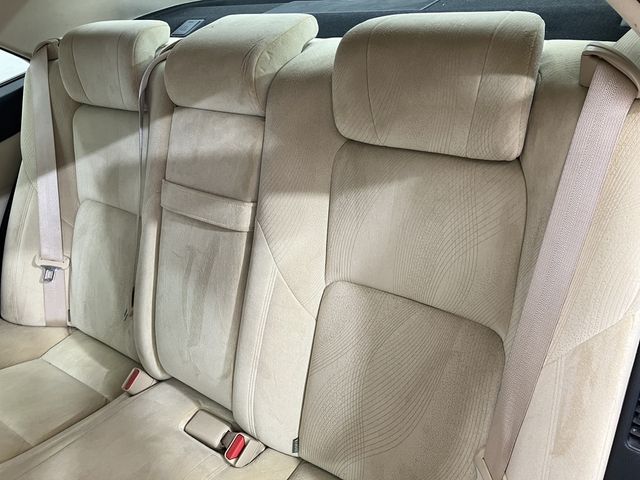 CROWN sedan hybrid