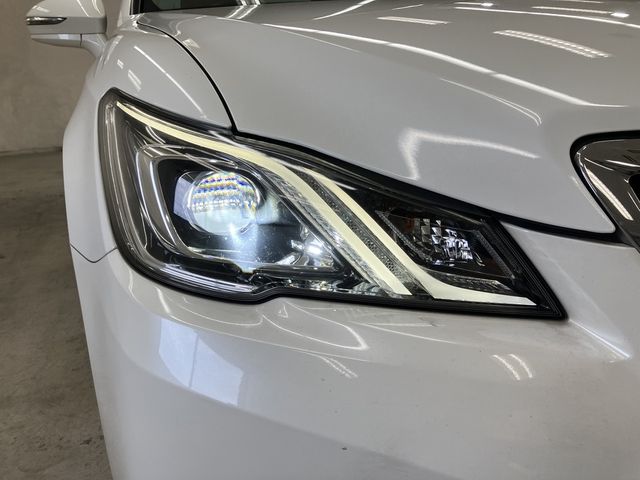 CROWN sedan hybrid