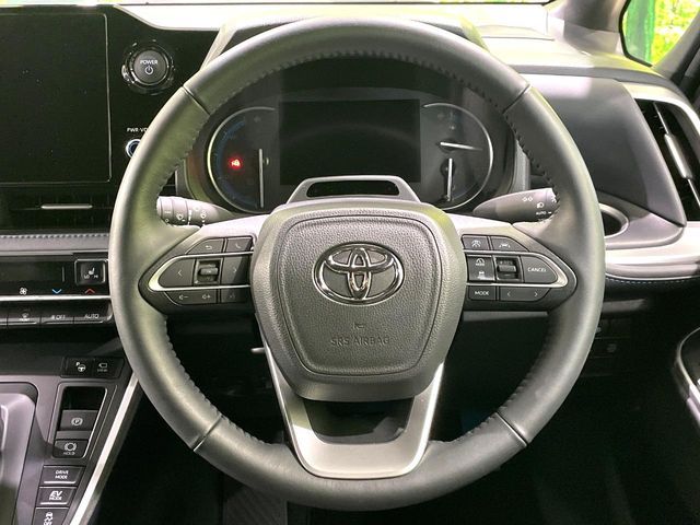 VOXY HYBRID