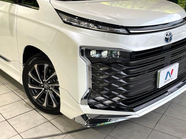 VOXY HYBRID