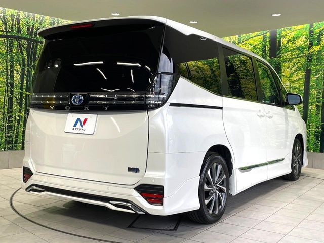 VOXY HYBRID
