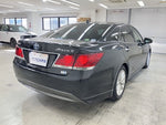 CROWN sedan hybrid