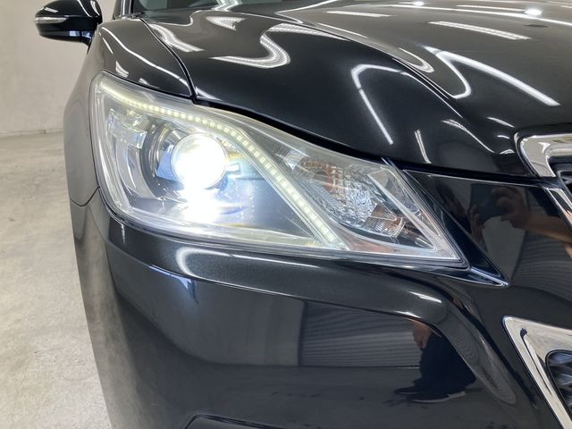 CROWN sedan hybrid