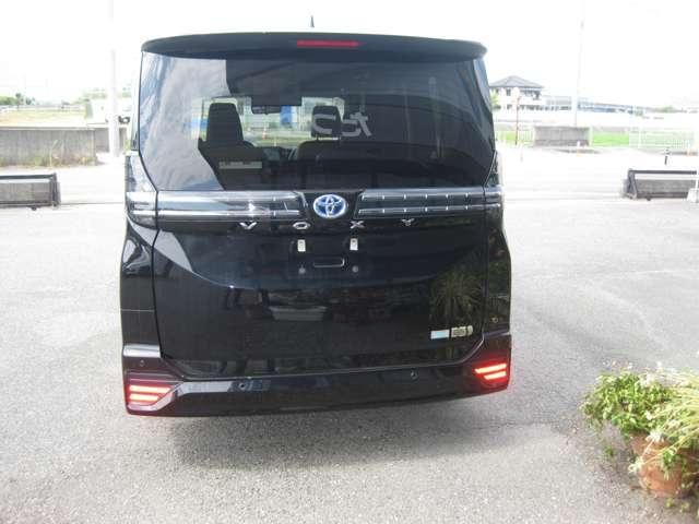 VOXY HYBRID
