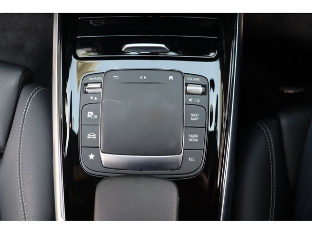 MERCEDES BENZ GLB