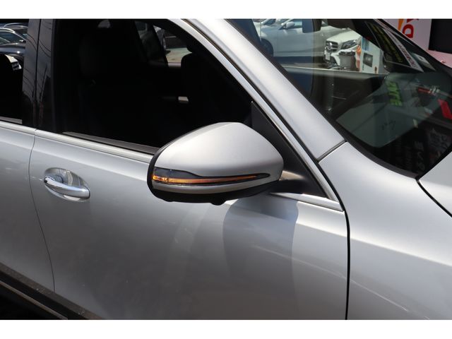 MERCEDES BENZ GLB