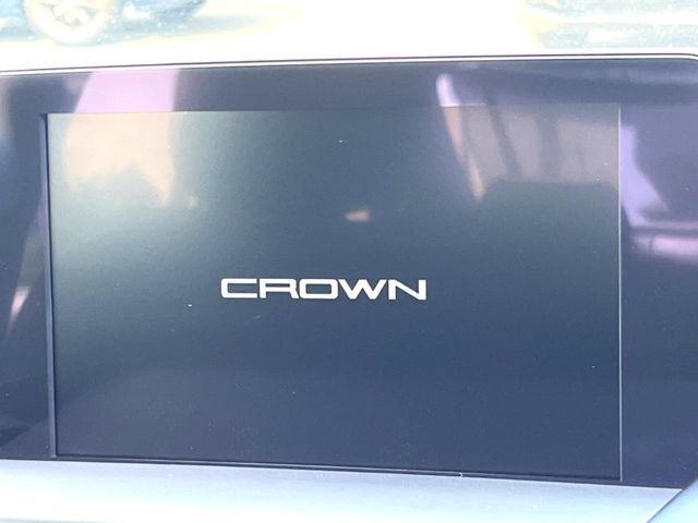 CROWN sedan hybrid