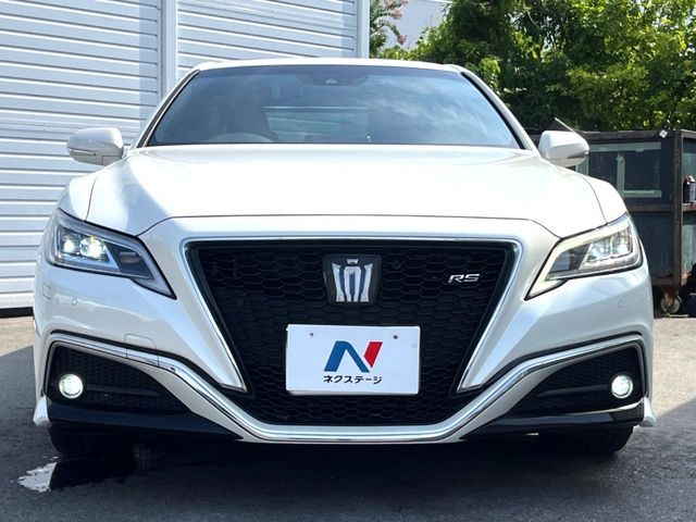 CROWN sedan hybrid