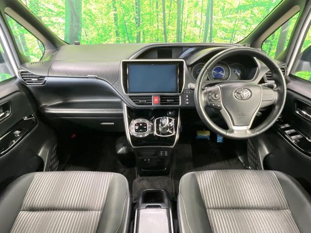 VOXY HYBRID