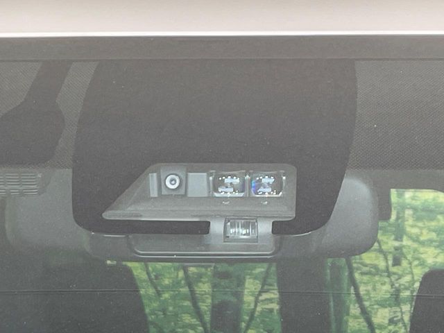 VOXY HYBRID