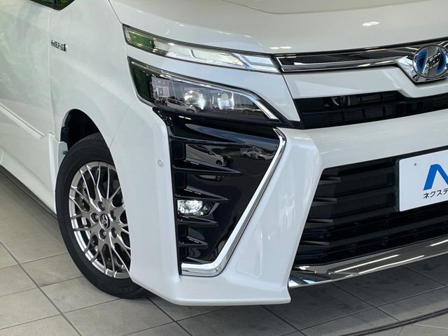 VOXY HYBRID