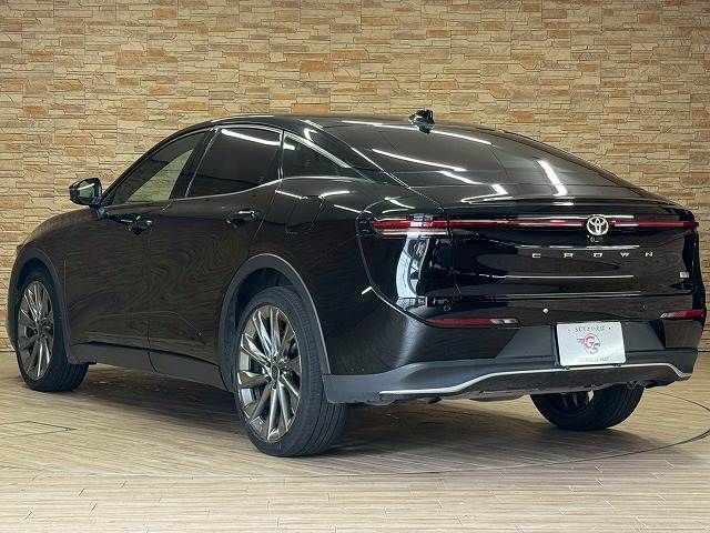 CROWN CROSSOVER