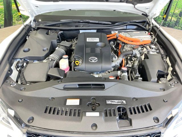 CROWN sedan hybrid