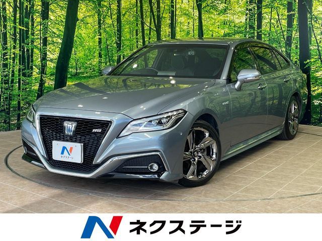CROWN sedan hybrid