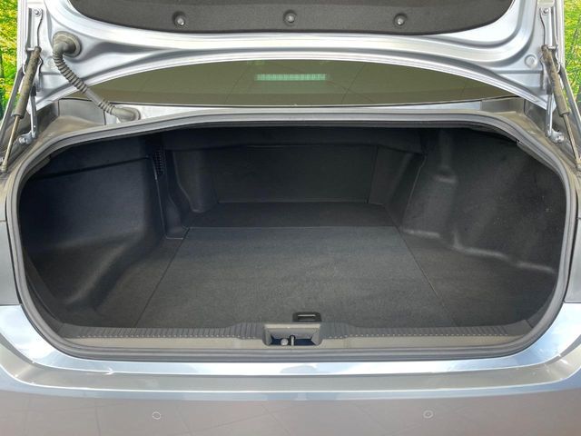 CROWN sedan hybrid