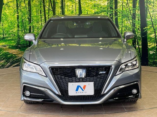 CROWN sedan hybrid