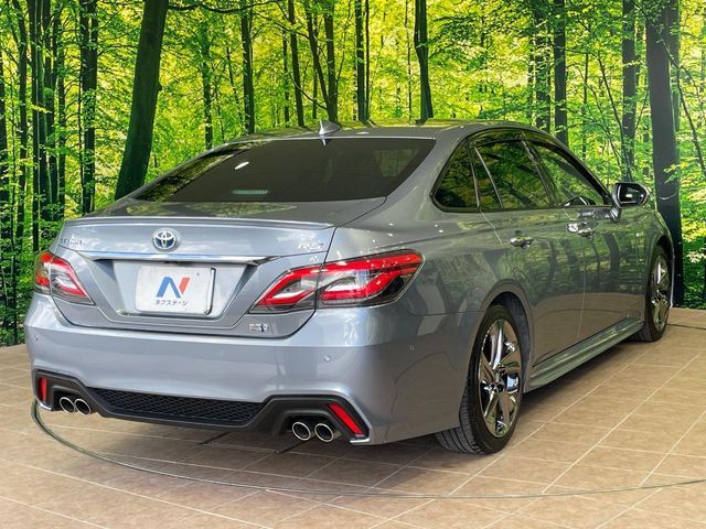 CROWN sedan hybrid