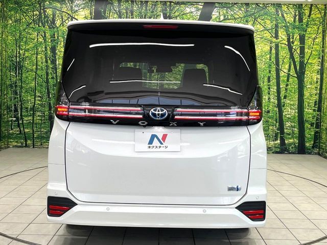 VOXY HYBRID