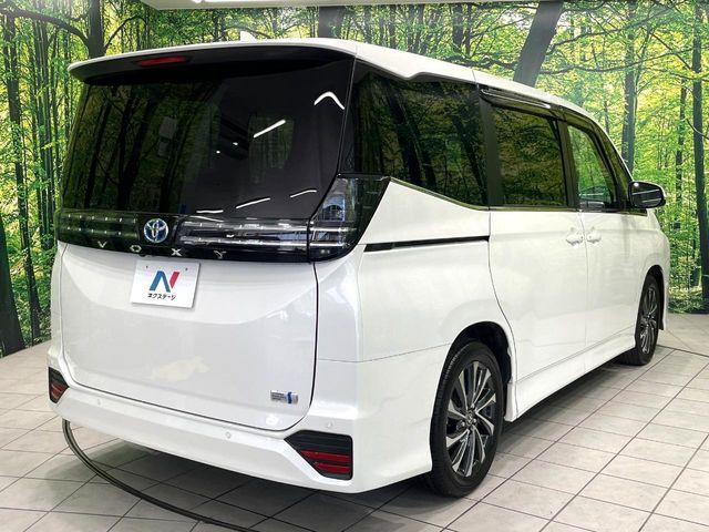 VOXY HYBRID