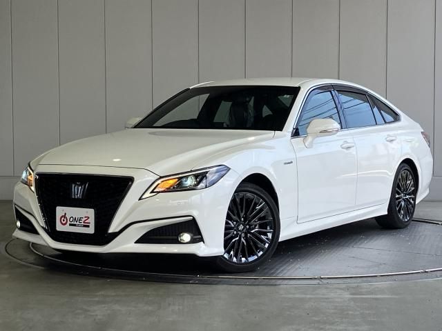 CROWN sedan hybrid